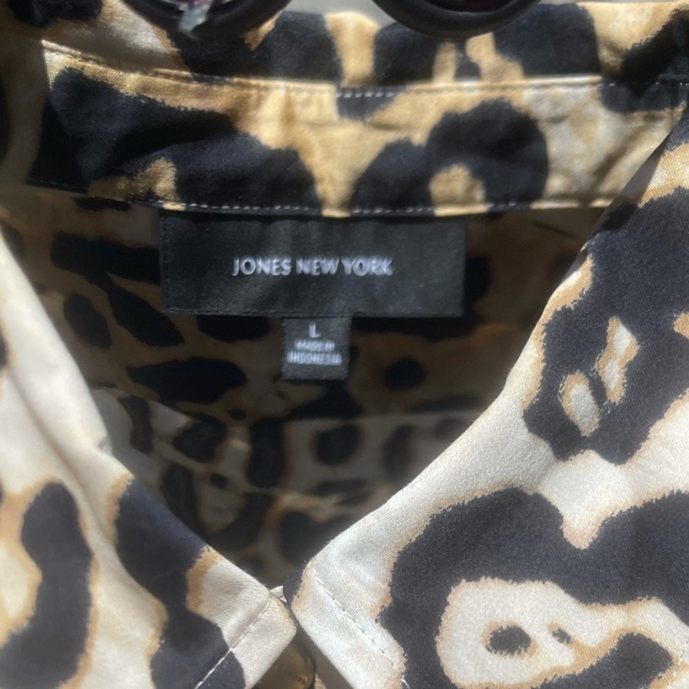 Leopard button up - Picture 2 of 3